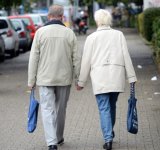 kreditkarte-rentner-ältere.jpg kreditkarte-rentner-ältere.jpg